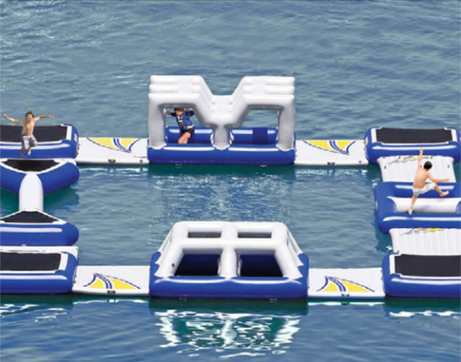 Heiss verkaufte wasserdichte PVC aufblasbare Schwimmboje Ein großer aufblasbarer schwimmender Wasserpark
