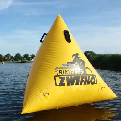 Heiss verkaufte wasserdichte PVC aufblasbare Schwimmboje Ein großer aufblasbarer schwimmender Wasserpark